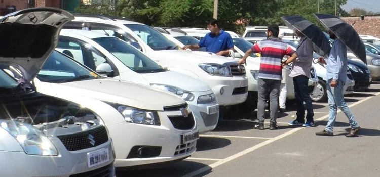 सेक्टर-7 की जगह हल्लोमाजरा में लगा कार बाजार, पर बिक्री नहीं