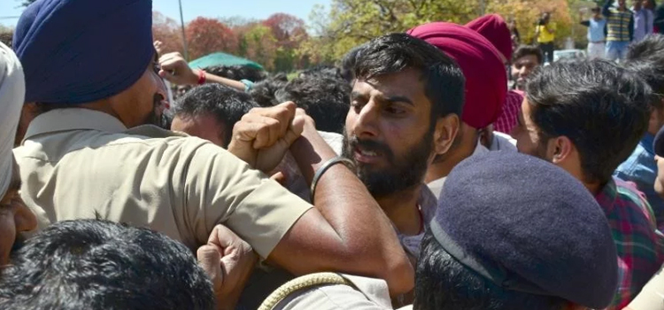 फीस-वृद्धि-को-लेकर-छात्रों-का-संघर्ष-तेज,-कई-छात्र-गिरफ्तार,-आज-पीयू-बंद