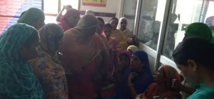 SP-ऑफिस-के-बाहर-100-महिलाओं-ने-की-सुसाइड-की-कोशिश,-वजह-चौंकाने-वाली