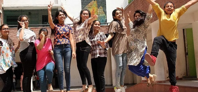 छात्राओं-और-छात्रों-के-बीच-पास-प्रतिशत-में-10.20-फीसदी-का-अंतर-रहा