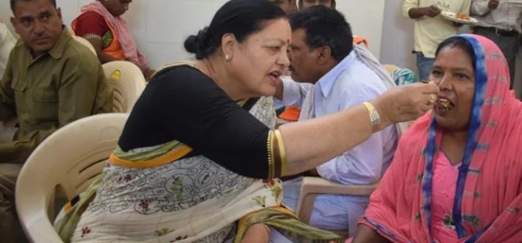 जब-कम-पड़-गया-‘बड़ा-खाना’,-ज्वाइंट-कमिश्नर-और-पार्षद-भी-लगे-लाइन-में