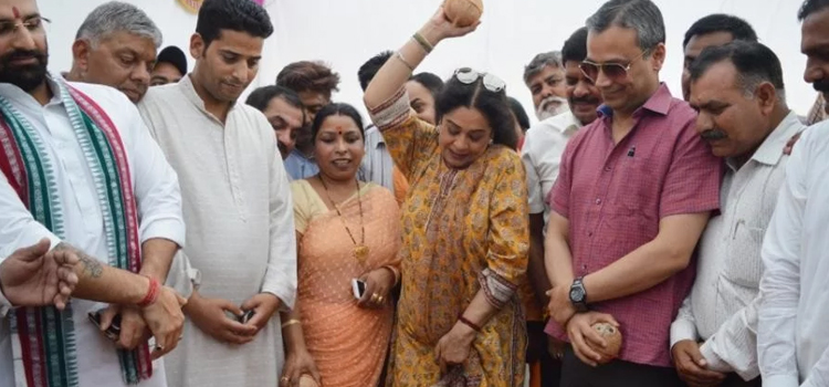 फिजूलखर्ची-से-नाराज-मेयर,-सांसद-किरण-खेर-के-कार्यक्रम-से-बनाई-दूरी