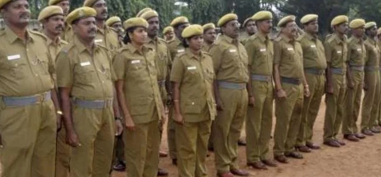 बदन पर खाकी वर्दी, कार्यप्रणाली भी हार्ड,