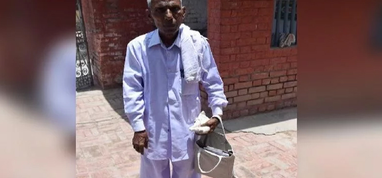 65-साल-की-उम्र-में-परीक्षा-देने-पहुंचा-शख्स