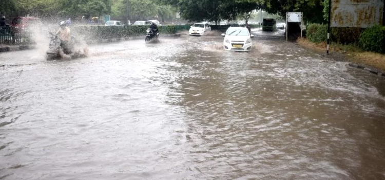 ट्रिब्यून चौक में सुबह बारिश के समय इतना पानी