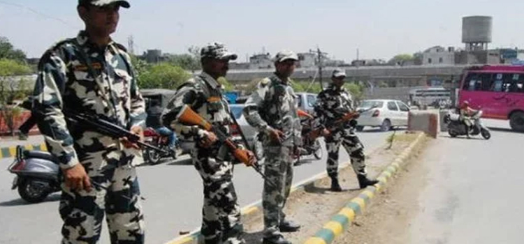 पिछली बार लहराई गई थीं तलवारें