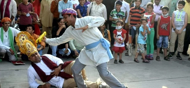 रविवार को सुखना लेक पर ‘पर्यावरण का विनाश’ नुक्कड़ नाटक का मंचन किया गया