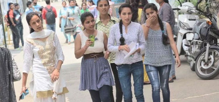 शिक्षा विभाग की ओर से 18425 फार्म बेचे गए