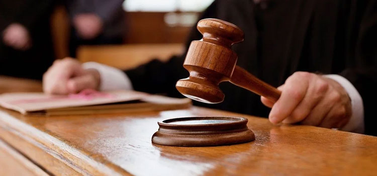 आदेशों को चुनौती देते हुए घर से न निकाले जाने की अपील की