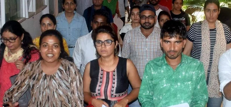 परीक्षा छूटने के बाद रहा जाम