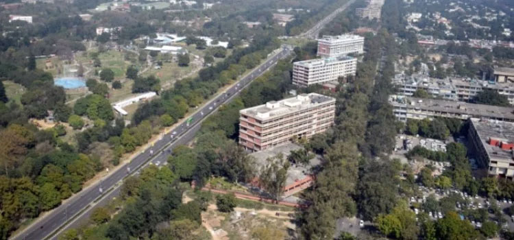 शहर में प्रतिदिन 450 टन कचरा निकलता है और इन 300 डस्टबिन