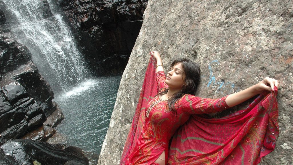 Sneha-Ullal-Latest-UhQ-Collections-02