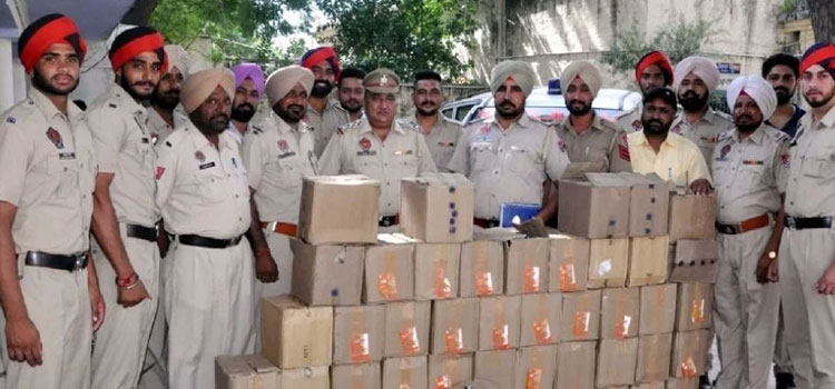 एंबुलेंस में अब मरीज नहीं, शराब की तस्करी होने लगी