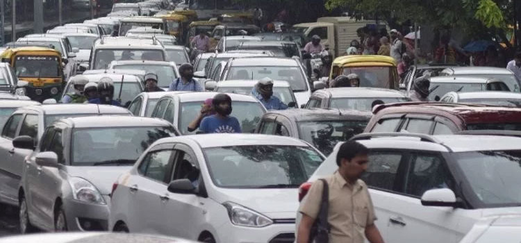 ट्रैफिक-डायवर्ट-कर-पॉर्किंग-के-लिए-बनवाया-जगह