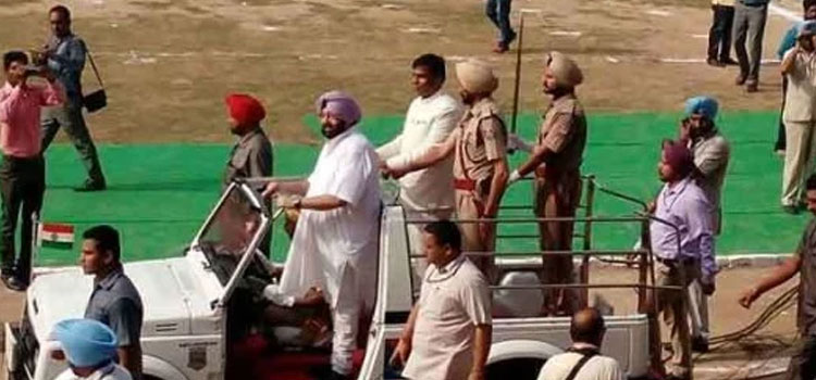 मुख्यमंत्री कैप्टन ने फहराया तिरंगा