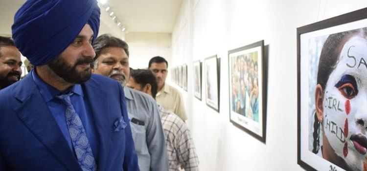 सिद्धू-ने-अपने-खाते-से-चुकाया-शहीद-के-घर-का-बिजली-बिल