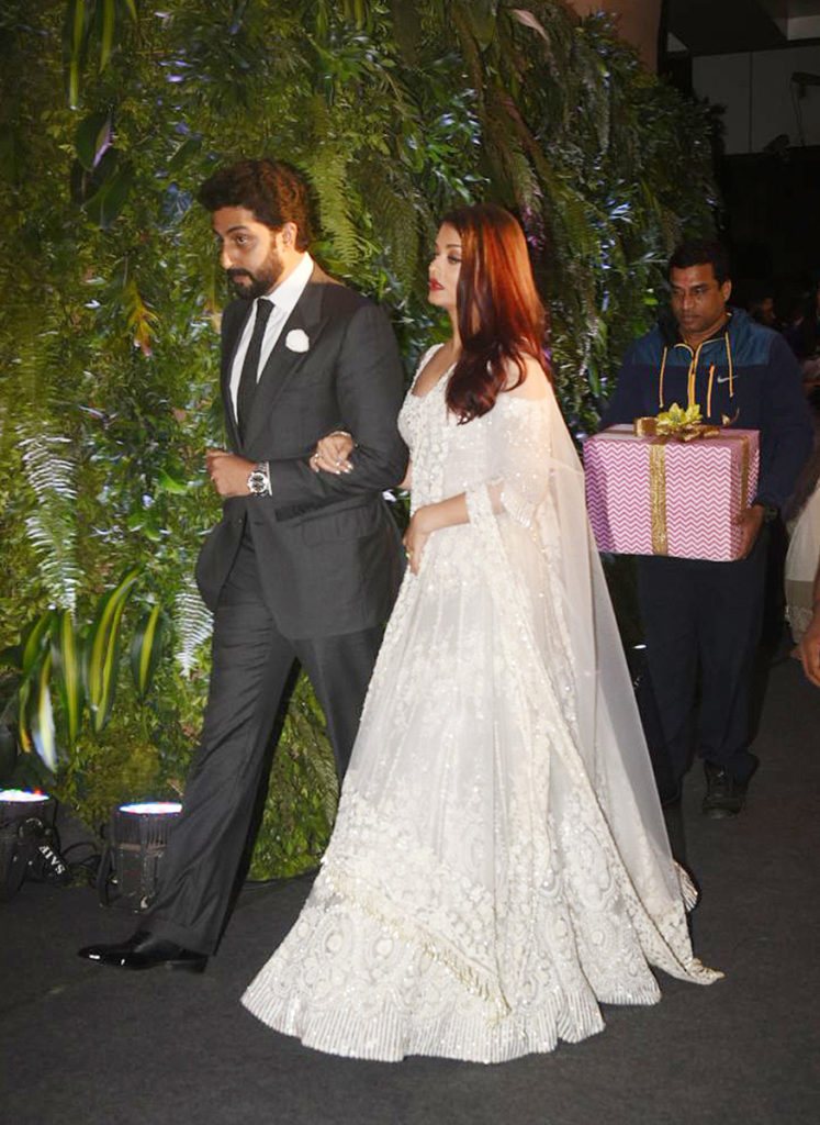 Anushka Sharma And Virat Kohli's Mumbai Reception