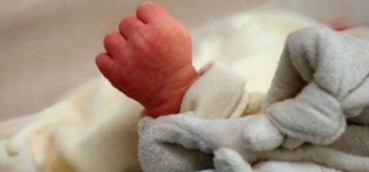 Six Months Girl Child Thrown By Parents On Road Side